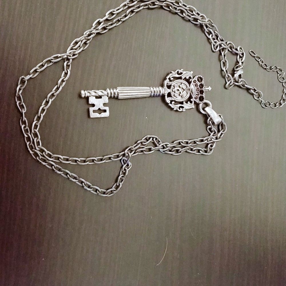 Skeleton Key Necklace - Picture 3 of 4